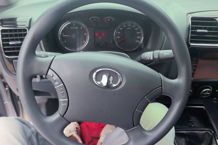 Used Great Wall Wingle 5 2013 2.8T European Version Two-Wheel Drive Elite Version Big Double-Cab GW2.8TC Steering Wheel
