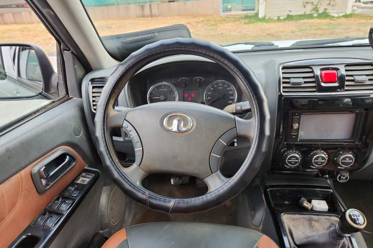 Used Great Wall Wingle 5 2013 2.0T European Version Two-Wheel Drive Elite Edition 6MT Big Double Cab GW4D20B Steering Wheel
