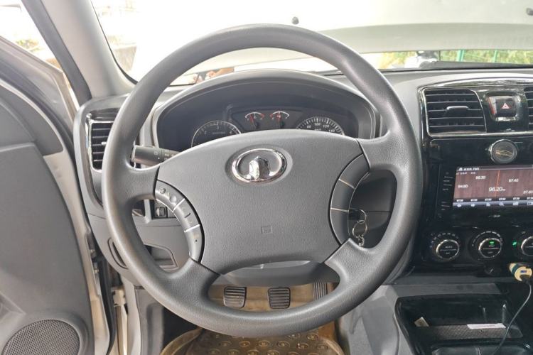 Used Great Wall Wingle 5 2013 2.0T European Version Two-Wheel Drive Elite Edition 6MT Big Double Cab GW4D20B Steering Wheel