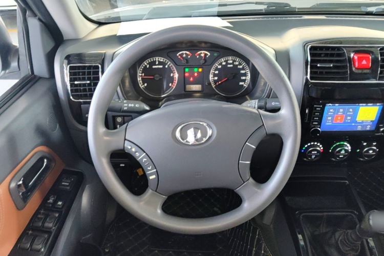 Used Great Wall Wingle 5 2013 2.0T European Version Two-Wheel Drive Elite Edition 6MT Compact Double-Cab GW4D20B Steering Wheel