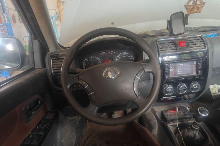 Used Great Wall Wingle 5 2013 2.0T European Version Two-Wheel Drive Elite Edition 6MT Big Double Cab GW4D20B Steering Wheel