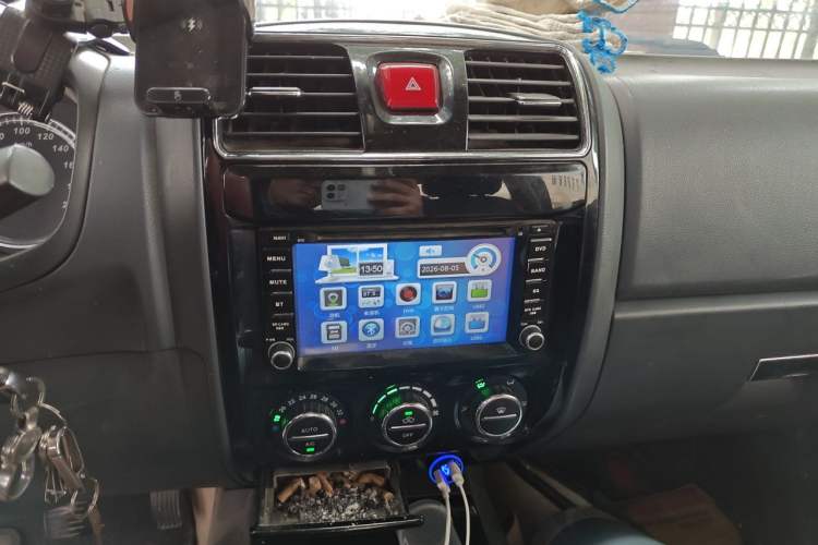 Used Great Wall Wingle 5 2013 2.8T European Version Two-Wheel Drive Elite Version Big Double-Cab GW2.8TC Audio And AC Panel