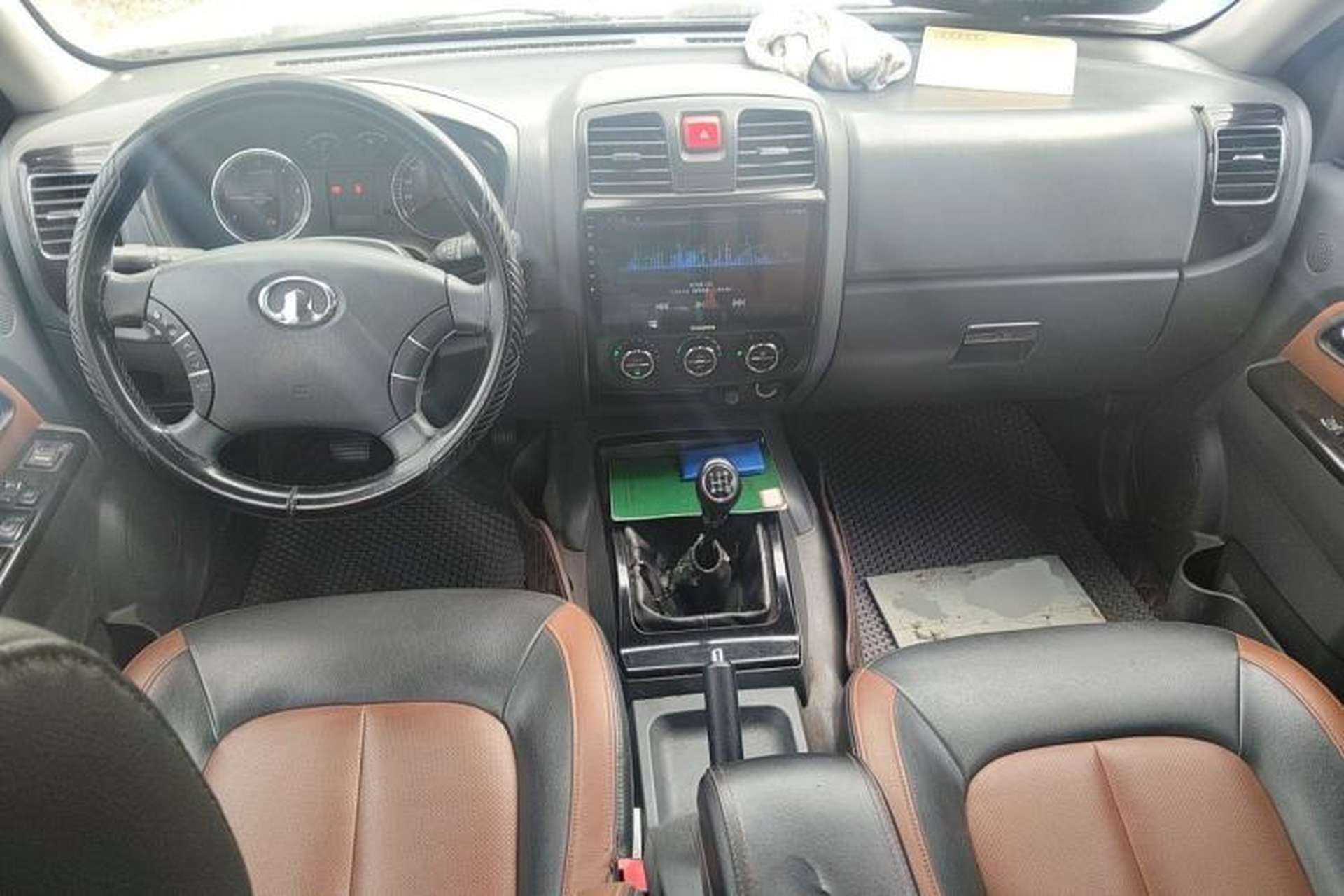 Used Great Wall Wingle 5 2013 2.8T European Version Two-Wheel Drive Elite Version Big Double-Cab GW2.8TC Center Console