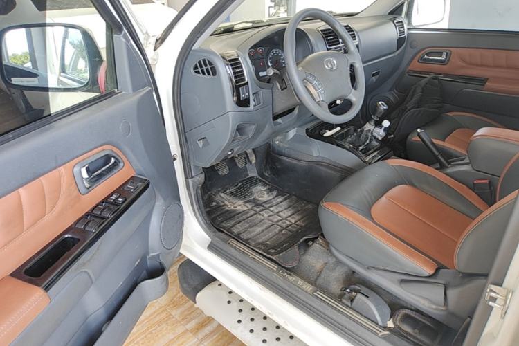 Used Great Wall Wingle 5 2013 2.0T European Version Two-Wheel Drive Elite Edition 6MT Big Double Cab GW4D20B Driver Seat