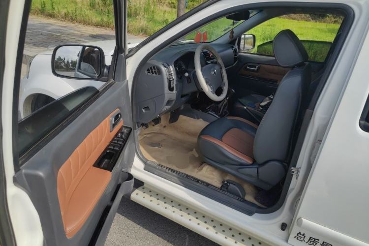 Used Great Wall Wingle 5 2013 2.8T European Version Two-Wheel Drive Elite Version Big Double-Cab GW2.8TC Driver Seat