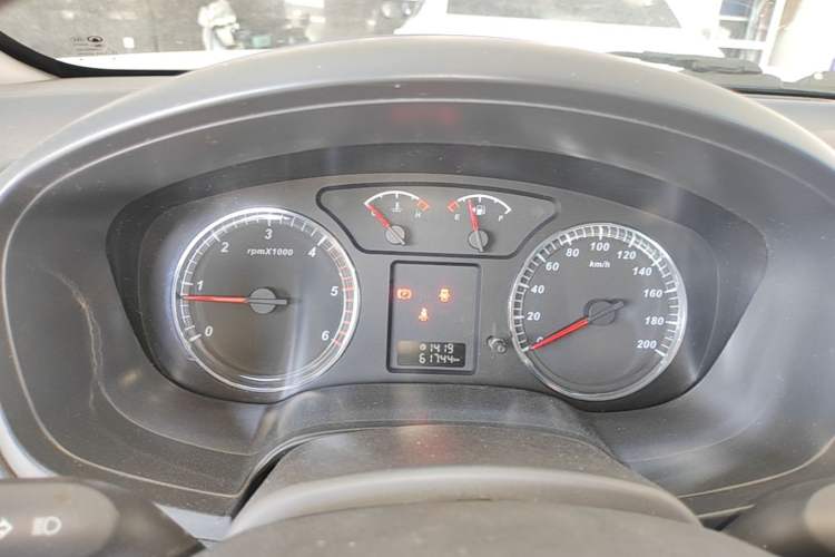 Used Great Wall Wingle 5 2013 2.0T European Version Two-Wheel Drive Elite Edition 6MT Big Double Cab GW4D20B Instrument Cluster