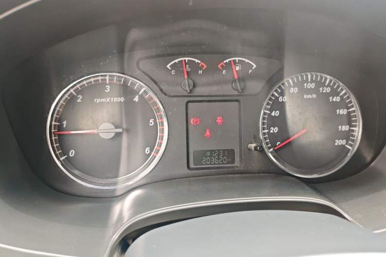 Used Great Wall Wingle 5 2013 2.0T European Version Two-Wheel Drive Elite Edition 6MT Big Double Cab GW4D20B Instrument Cluster