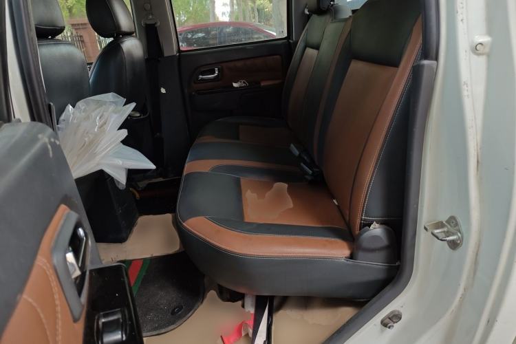 Used Great Wall Wingle 5 2013 2.8T European Version Two-Wheel Drive Elite Version Big Double-Cab GW2.8TC Left Rear Seat