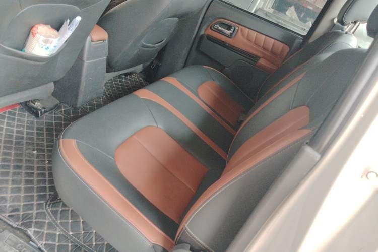 Used Great Wall Wingle 5 2013 2.8T European Version Two-Wheel Drive Elite Version Big Double-Cab GW2.8TC Left Rear Seat