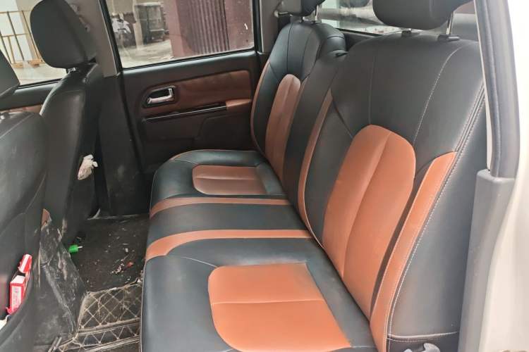 Used Great Wall Wingle 5 2013 2.0T European Version Two-Wheel Drive Elite Edition 6MT Big Double Cab GW4D20B Left Rear Seat