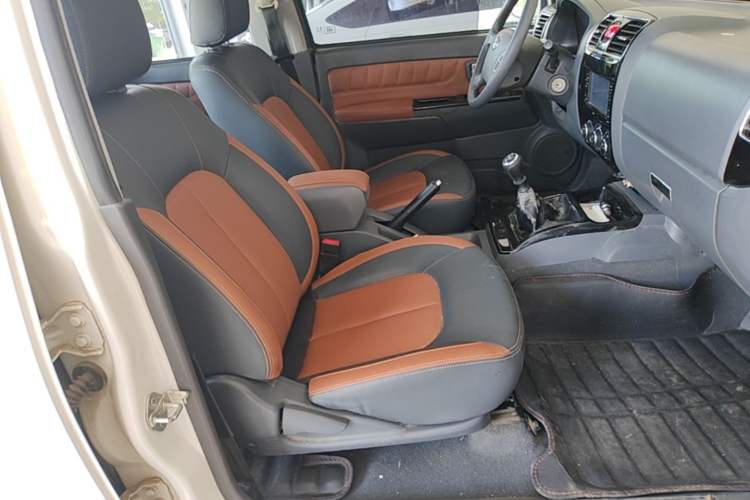 Used Great Wall Wingle 5 2013 2.0T European Version Two-Wheel Drive Elite Edition 6MT Big Double Cab GW4D20B Right Front Seat