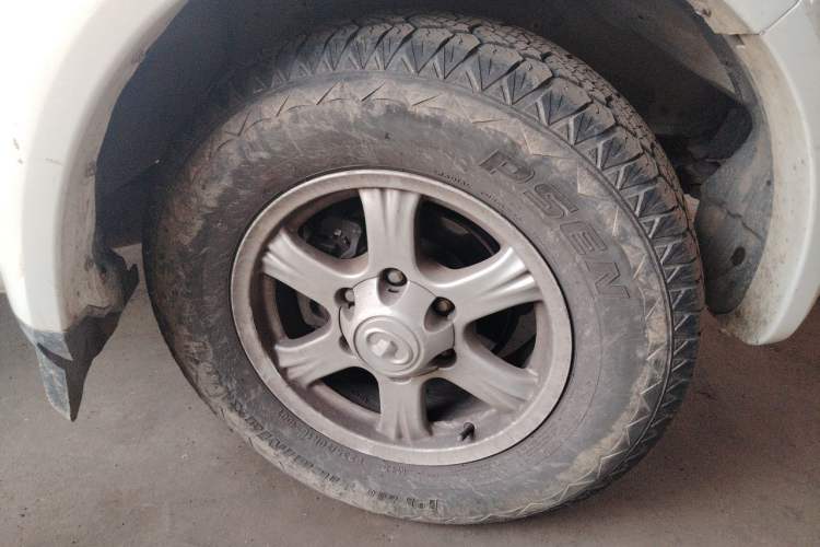 Used Great Wall Wingle 5 2013 2.8T European Version Two-Wheel Drive Elite Version Big Double-Cab GW2.8TC Right Front Wheel Hub