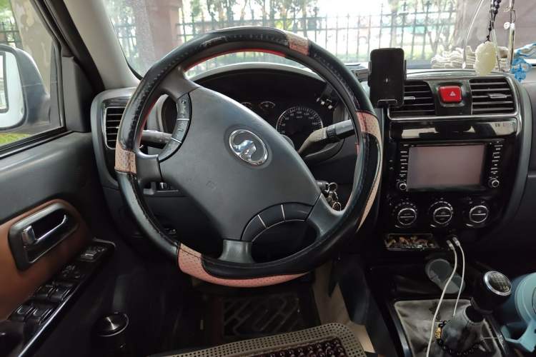 Used Great Wall Wingle 5 2013 2.8T European Version Two-Wheel Drive Elite Version Big Double-Cab GW2.8TC Steering Wheel