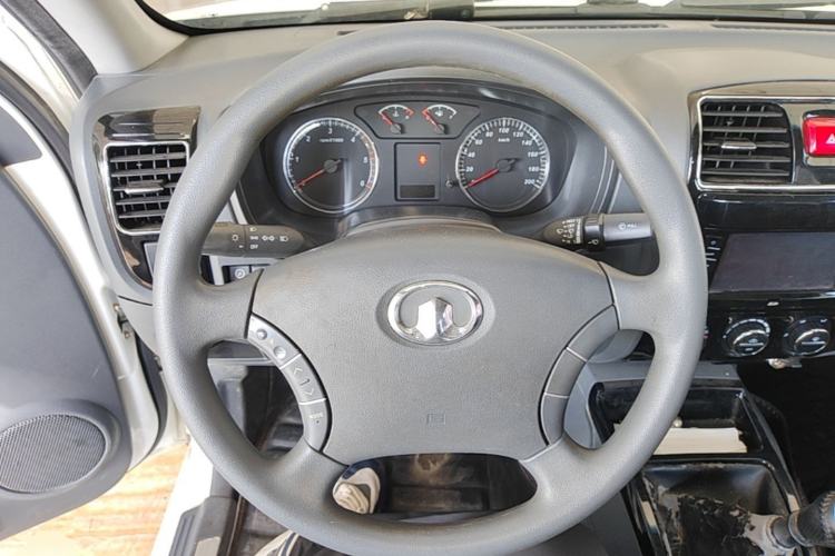 Used Great Wall Wingle 5 2013 2.0T European Version Two-Wheel Drive Elite Edition 6MT Big Double Cab GW4D20B Steering Wheel