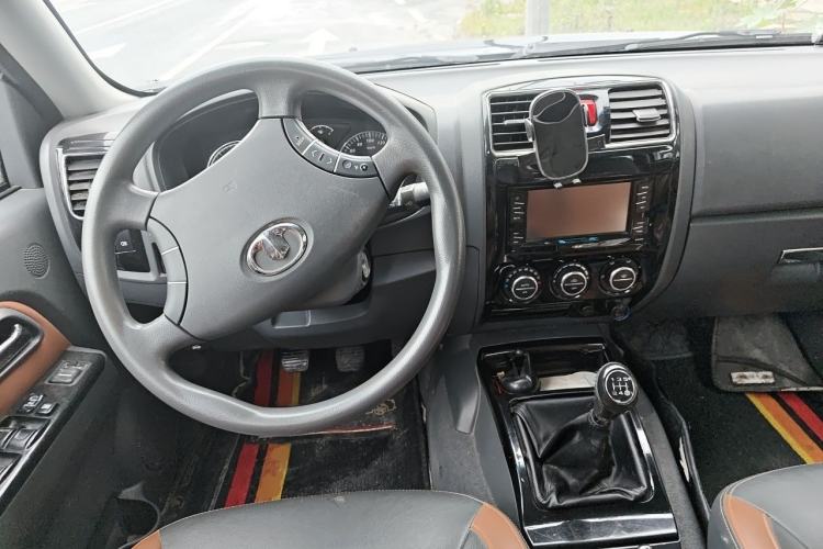 Used Great Wall Wingle 5 2014 2.8T Entry-Level Big Double-Cab GW2.8TC Center Console