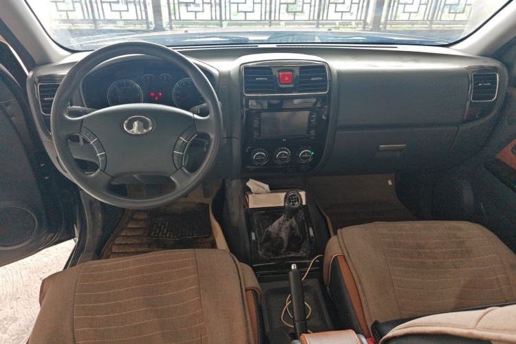 Used Great Wall Wingle 5 2014 2.8T Entry-Level Big Double-Cab GW2.8TC Center Console