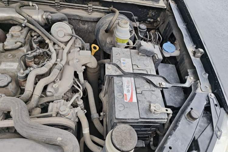 Used Great Wall Wingle 5 2014 2.8T Entry-Level Big Double-Cab GW2.8TC Engine Bay Left