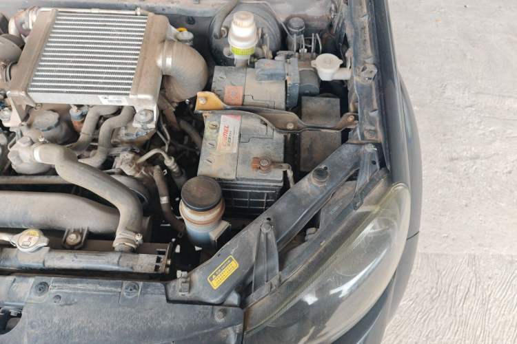 Used Great Wall Wingle 5 2014 2.8T Entry-Level Big Double-Cab GW2.8TC Engine Bay Left