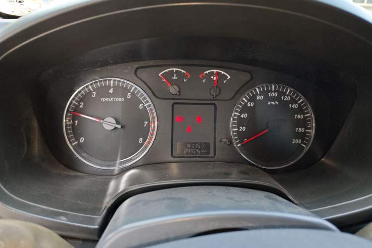Used Great Wall Wingle 5 2014 2.4L European Version Two-Wheel Drive Entry-Level Big Double-Cab 4G69S4N Instrument Cluster