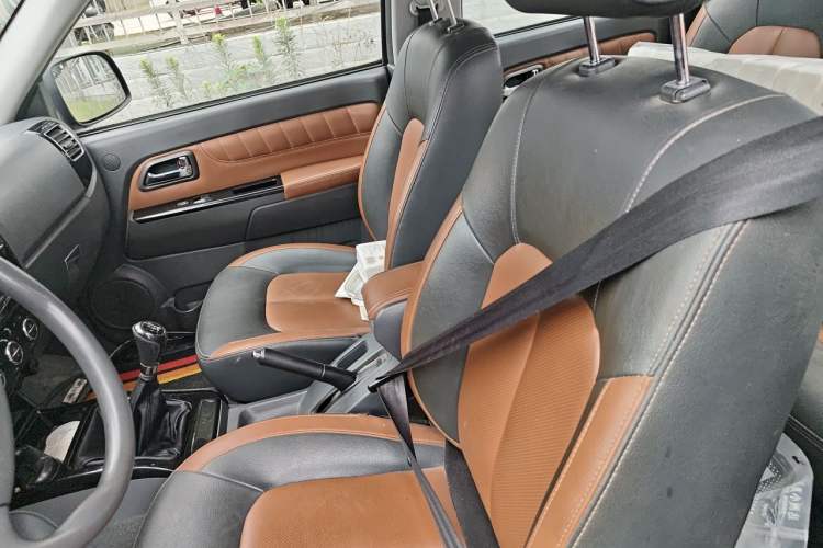 Used Great Wall Wingle 5 2014 2.8T Entry-Level Big Double-Cab GW2.8TC Left Front Seat