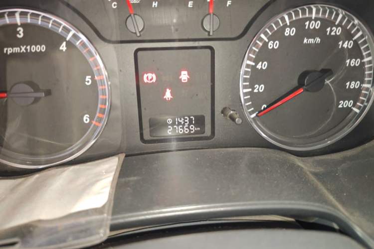 Used Great Wall Wingle 5 2014 2.8T Entry-Level Big Double-Cab GW2.8TC Odometer Close Up
