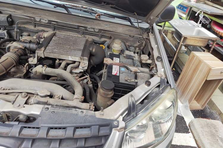 Used Great Wall Wingle 5 2014 2.8T Entry-Level Big Double-Cab GW2.8TC Engine Bay Left