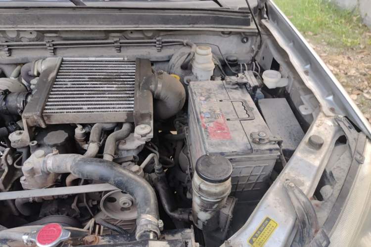 Used Great Wall Wingle 5 2014 2.8T Entry-Level Big Double-Cab GW2.8TC Engine Bay Left