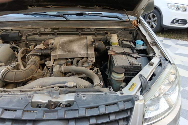 Used Great Wall Wingle 5 2014 2.8T Entry-Level Big Double-Cab GW2.8TC Engine Bay Left