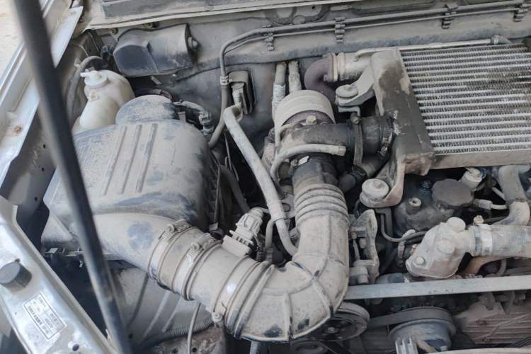 Used Great Wall Wingle 5 2014 2.8T Entry-Level Big Double-Cab GW2.8TC Engine Bay Right