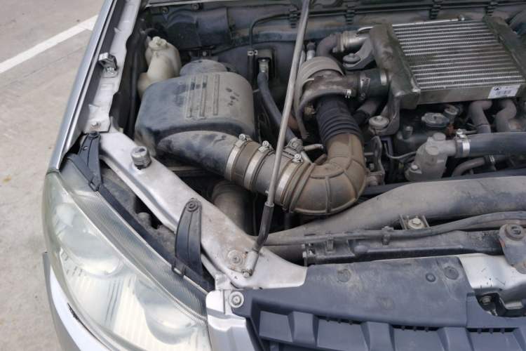 Used Great Wall Wingle 5 2014 2.8T Entry-Level Big Double-Cab GW2.8TC Engine Bay Right