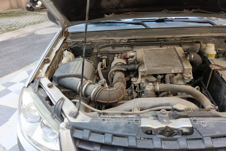 Used Great Wall Wingle 5 2014 2.8T Entry-Level Big Double-Cab GW2.8TC Engine Bay Right