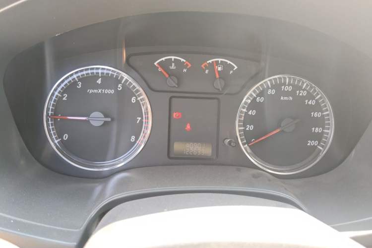 Used Great Wall Wingle 5 2014 2.4L European Version Two-Wheel Drive Entry-Level Big Double-Cab 4G69S4N Instrument Cluster
