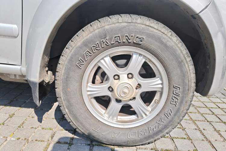Used Great Wall Wingle 5 2014 2.4L European Version Two-Wheel Drive Entry-Level Big Double-Cab 4G69S4N Right Front Wheel Hub