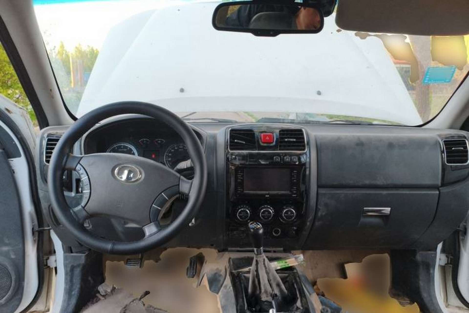 Used Great Wall Wingle 5 2014 2.4L European Version Two-Wheel Drive Entry-Level Big Double-Cab 4G69S4N Center Console
