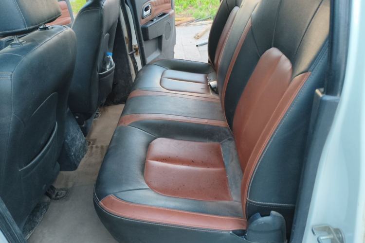 Used Great Wall Wingle 5 2014 2.4L European Version Two-Wheel Drive Entry-Level Big Double-Cab 4G69S4N Left Rear Seat