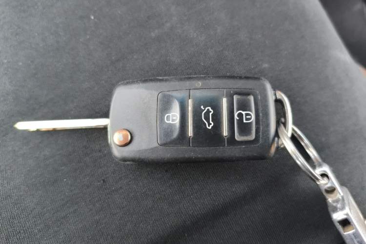 Used Great Wall Wingle 5 2014 2.4L European Version Two-Wheel Drive Entry-Level Big Double-Cab 4G69S4N Vehicle Key
