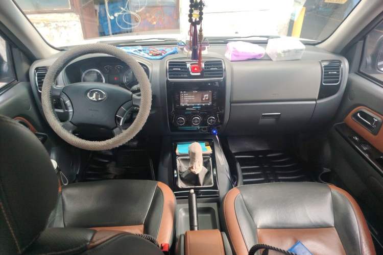 Used Great Wall Wingle 5 2015 2.0T Mine Edition Two-Wheel Drive Luxury Version Short Double Cab – 4D20B Center Console