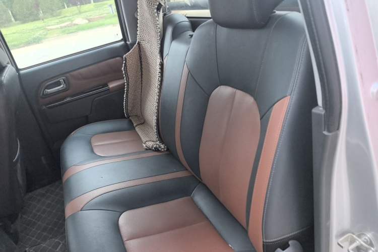 Used Great Wall Wingle 5 2015 2.0T Mine Edition Two-Wheel Drive Luxury Version Big Double Cab – 4D20B Interior 4