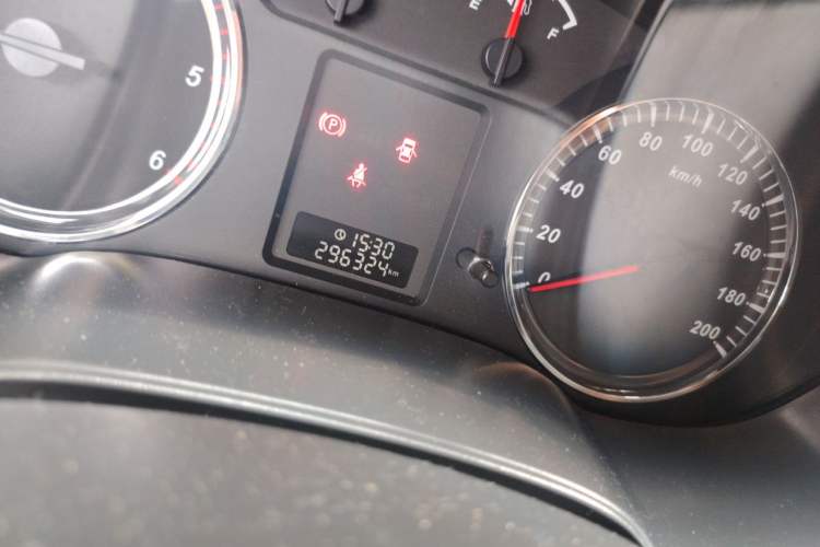 Used Great Wall Wingle 5 2015 2.0T Mine Edition Two-Wheel Drive Luxury Version Short Double Cab – 4D20B Odometer Close Up