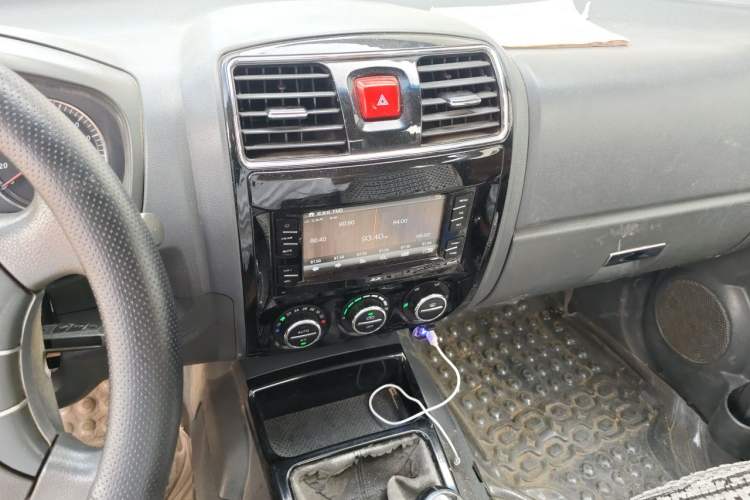 Used Great Wall Wingle 5 2016 2.0T Mine Edition Two-Wheel Drive Progressive Version Big Double Cab – 4D20B Audio And AC Panel
