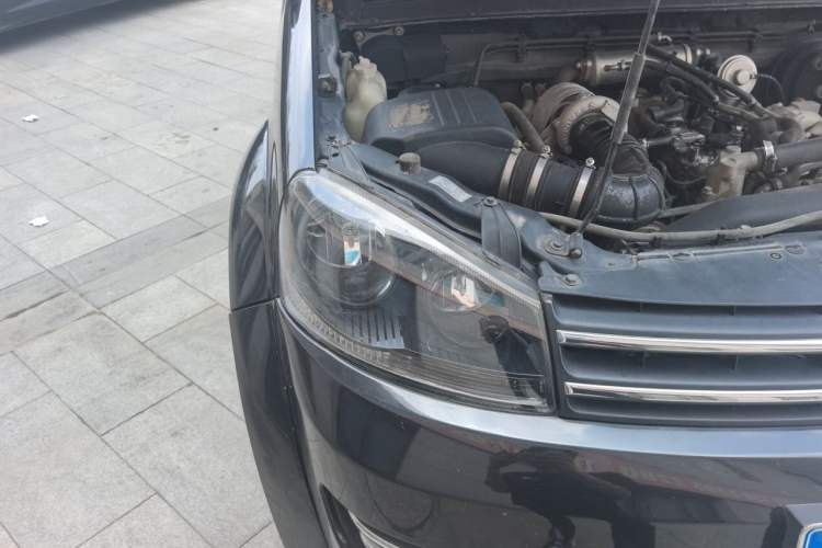Used Great Wall Wingle 5 2016 2.8T Two-Wheel-Drive Entry-Level GW2.8TC Big Double-Cab GW2.8TC Right Front Headlight