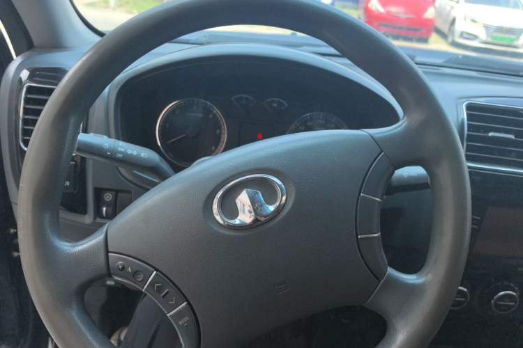 Used Great Wall Wingle 5 2016 2.8T Two-Wheel-Drive Entry-Level GW2.8TC Big Double-Cab GW2.8TC Steering Wheel