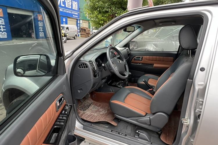 Used Great Wall Wingle 5 2016 2.0T Mine Edition Two-Wheel Drive Progressive Version Big Double Cab – 4D20B Interior 2