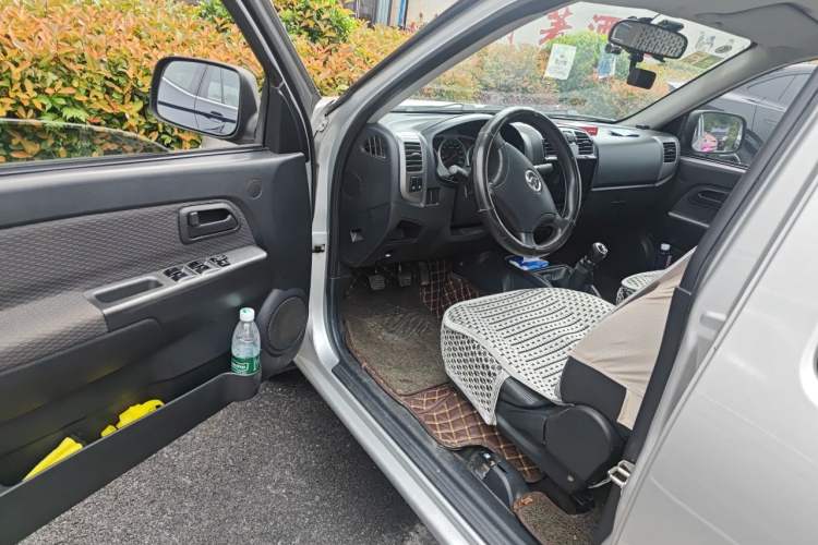 Used Great Wall Wingle 5 2016 2.8T Two-Wheel-Drive Entry-Level GW2.8TC Big Double-Cab GW2.8TC Driver Seat