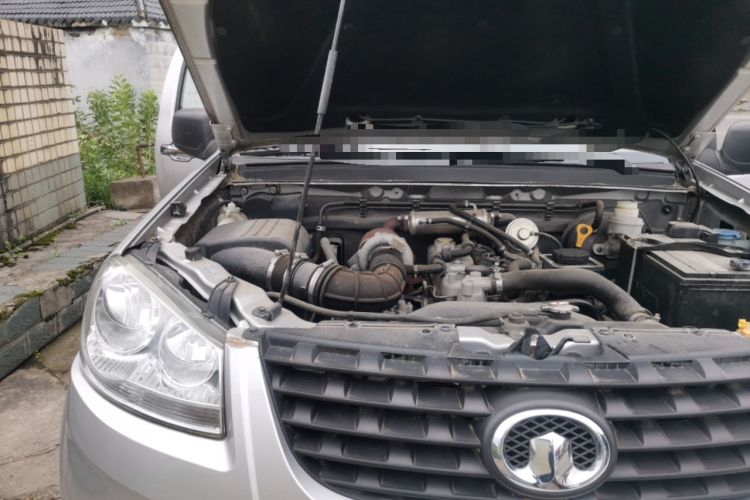 Used Great Wall Wingle 5 2016 2.8T Two-Wheel-Drive Entry-Level GW2.8TC Big Double-Cab GW2.8TC Engine Bay Right