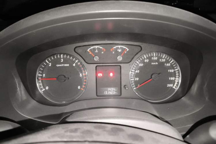 Used Great Wall Wingle 5 2016 2.8T Two-Wheel Drive Entry-Level GW2.8TC Small Double-Cab GW2.8TC Instrument Cluster