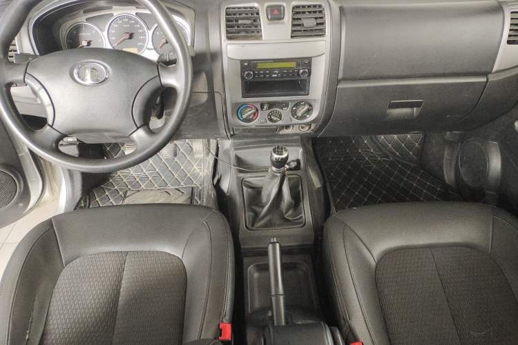 Used Great Wall Wingle 5 2016 2.8T Two-Wheel-Drive Entry-Level GW2.8TC Big Double-Cab GW2.8TC Interior 3