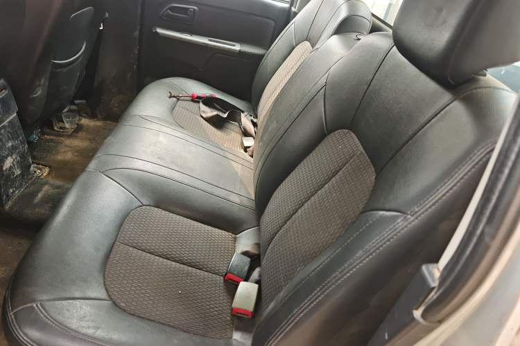Used Great Wall Wingle 5 2016 2.8T Two-Wheel-Drive Entry-Level GW2.8TC Big Double-Cab GW2.8TC Left Rear Seat