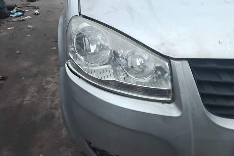 Used Great Wall Wingle 5 2016 2.8T Two-Wheel-Drive Entry-Level GW2.8TC Big Double-Cab GW2.8TC Right Front Headlight