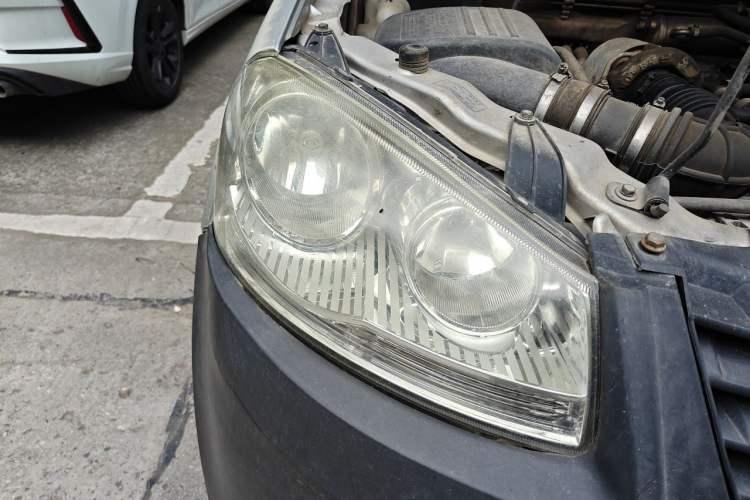 Used Great Wall Wingle 5 2016 2.8T Two-Wheel-Drive Entry-Level GW2.8TC Big Double-Cab GW2.8TC Right Front Headlight